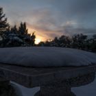 Bank im Garten einer Bekannten (in der soganannten Blauen Stunde abends)