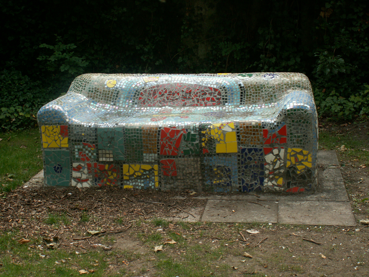 Bank im Park Mosaik