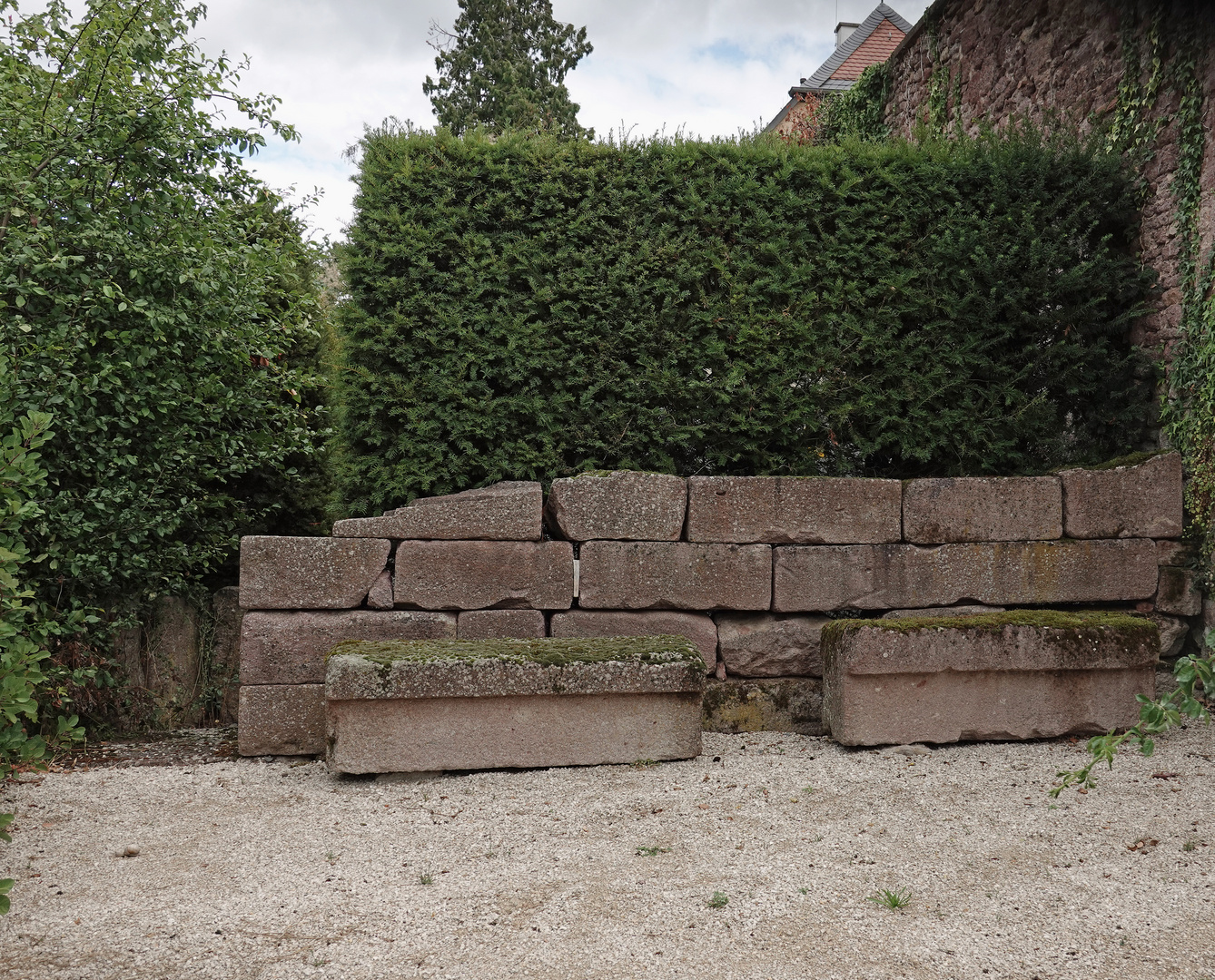 Bank im Park von Schloss Wolfsgarten