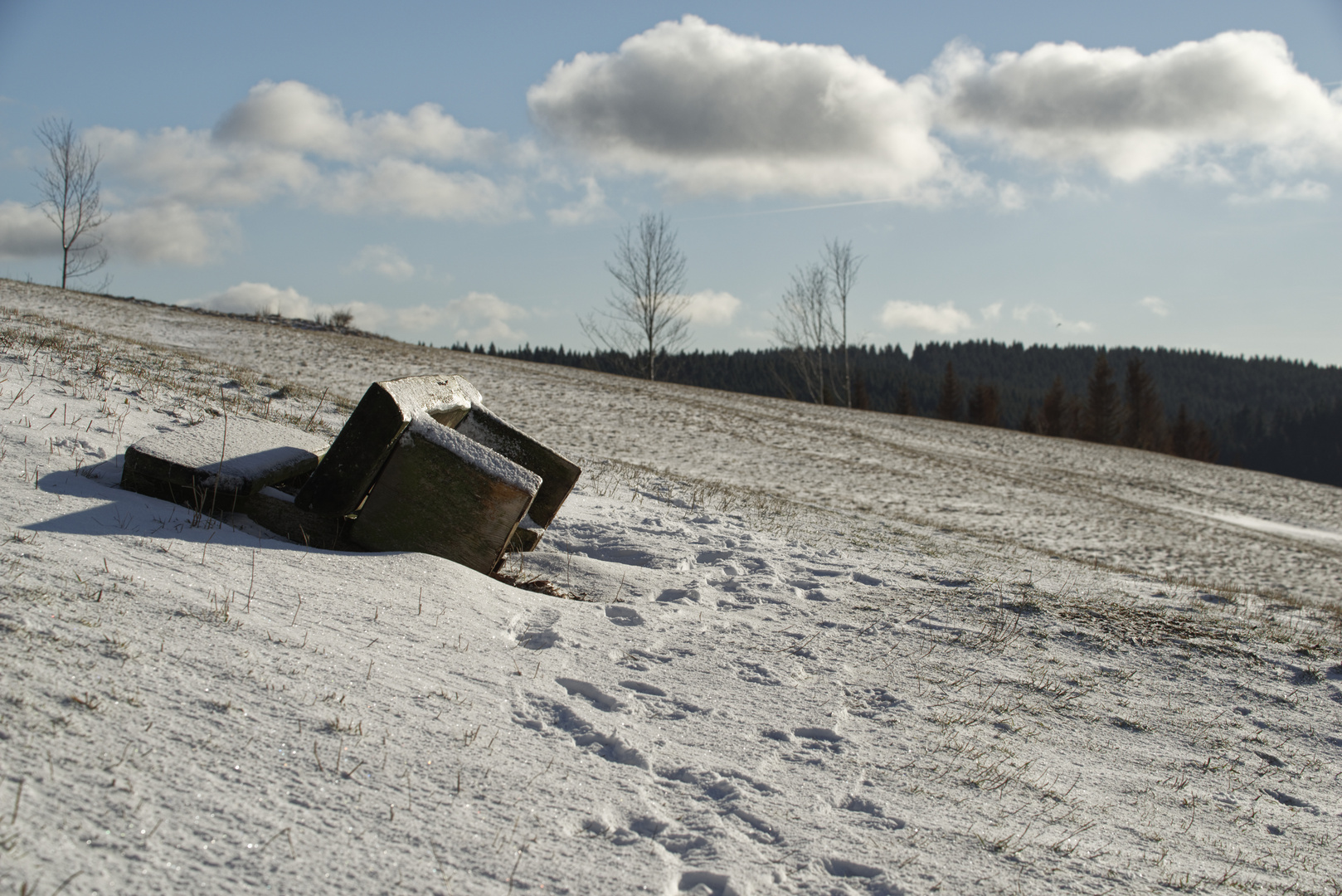 Bank im Schnee