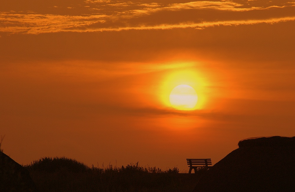 Bank im Sonnenuntergang