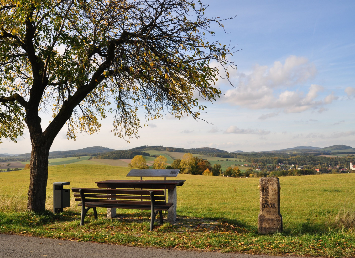 Bank mit Oberlausitzblick am Breiteberg