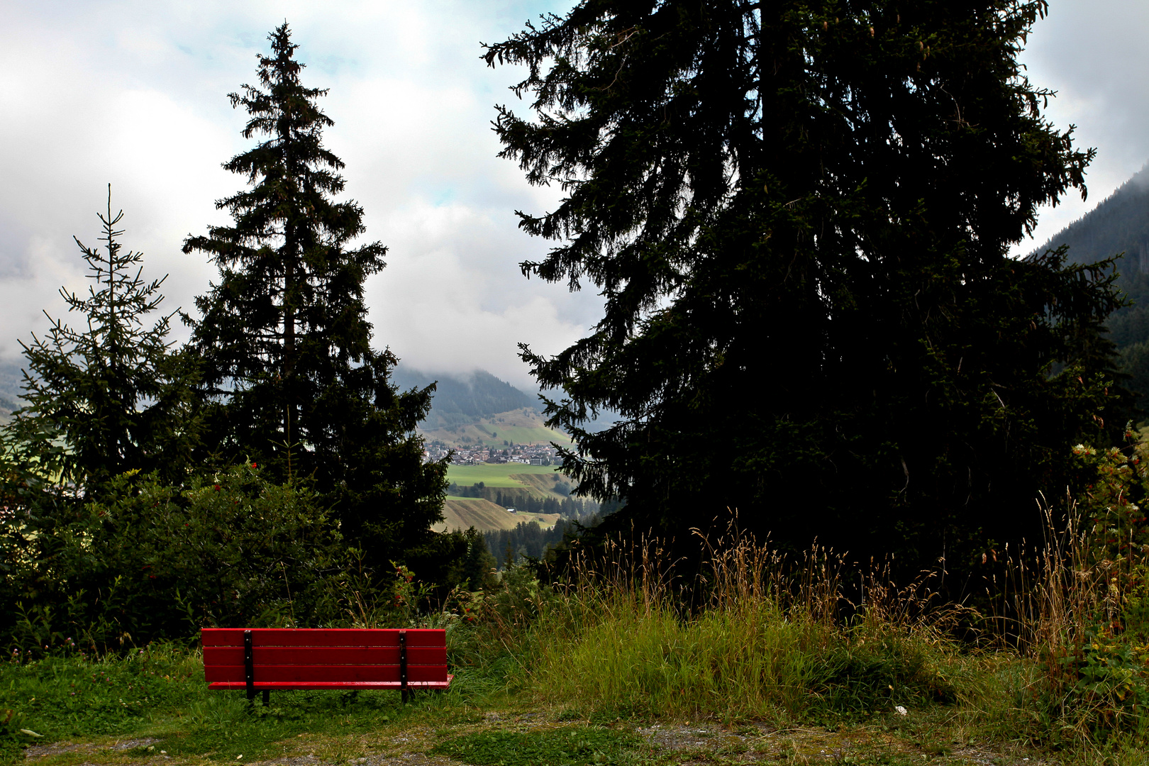 Bank mit Talblick