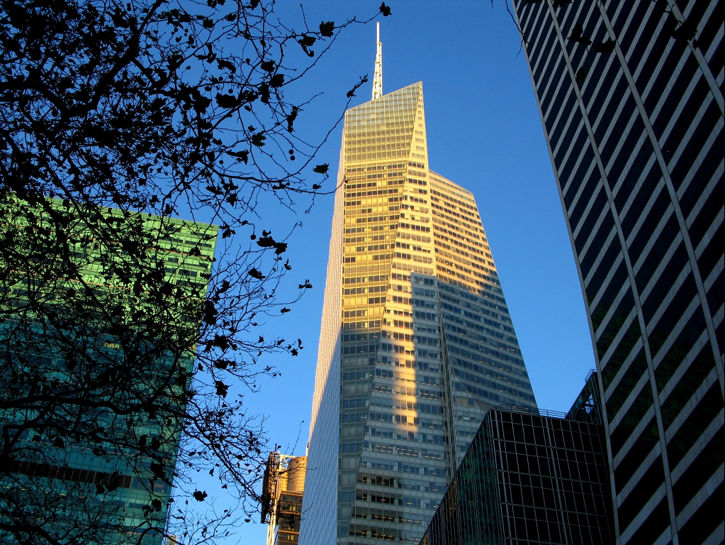 Bank of America Tower im Sonnenaufgang (2)