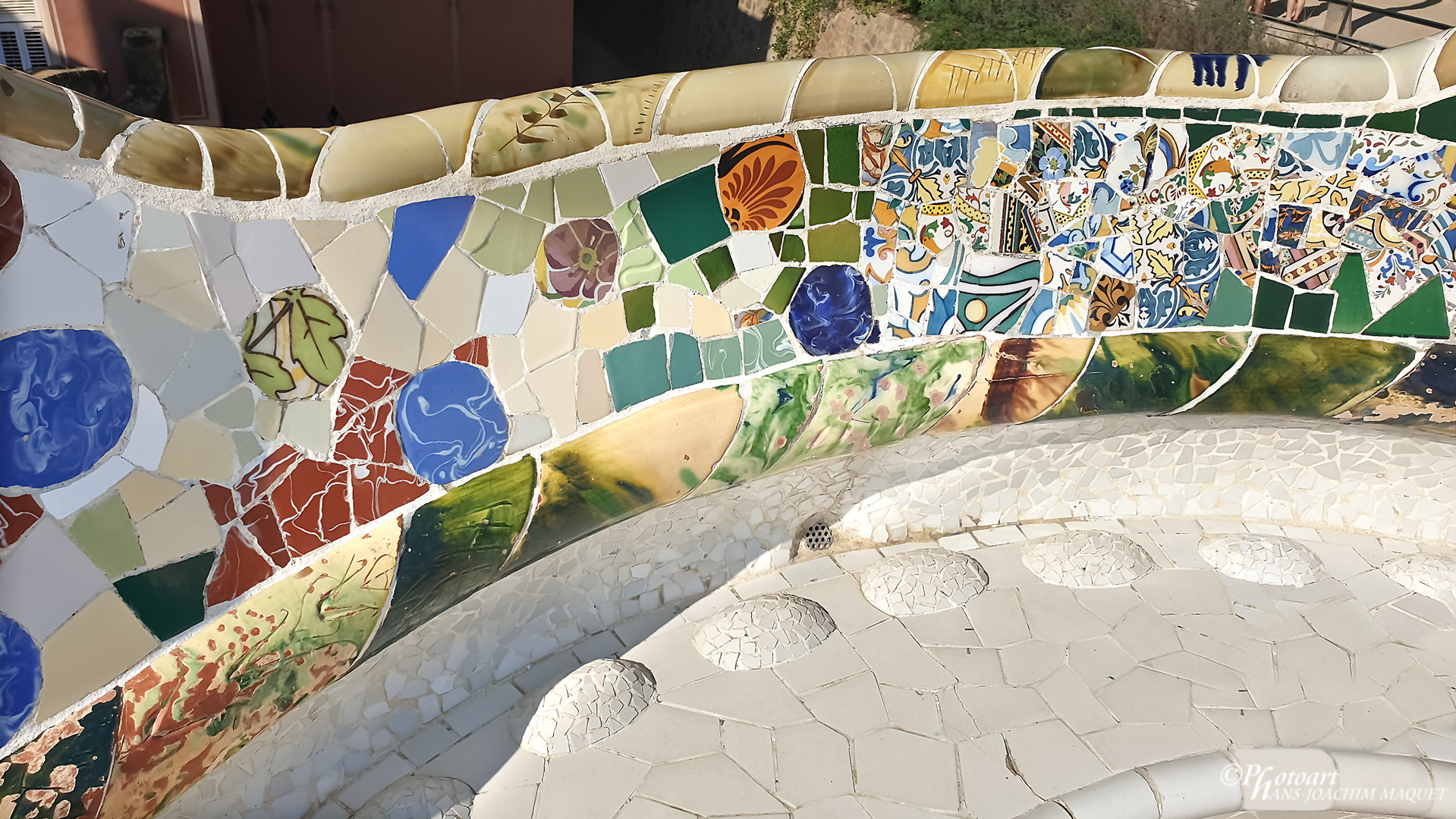 Bank von Antoni Gaudi im Park Güell