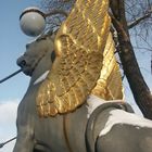 Bankbruecke mit den Greifen mit goldenen Fluegeln am Gribojedovkanal