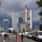 Bankfurt Mainhattan: Auf der Untermainbrücke ...