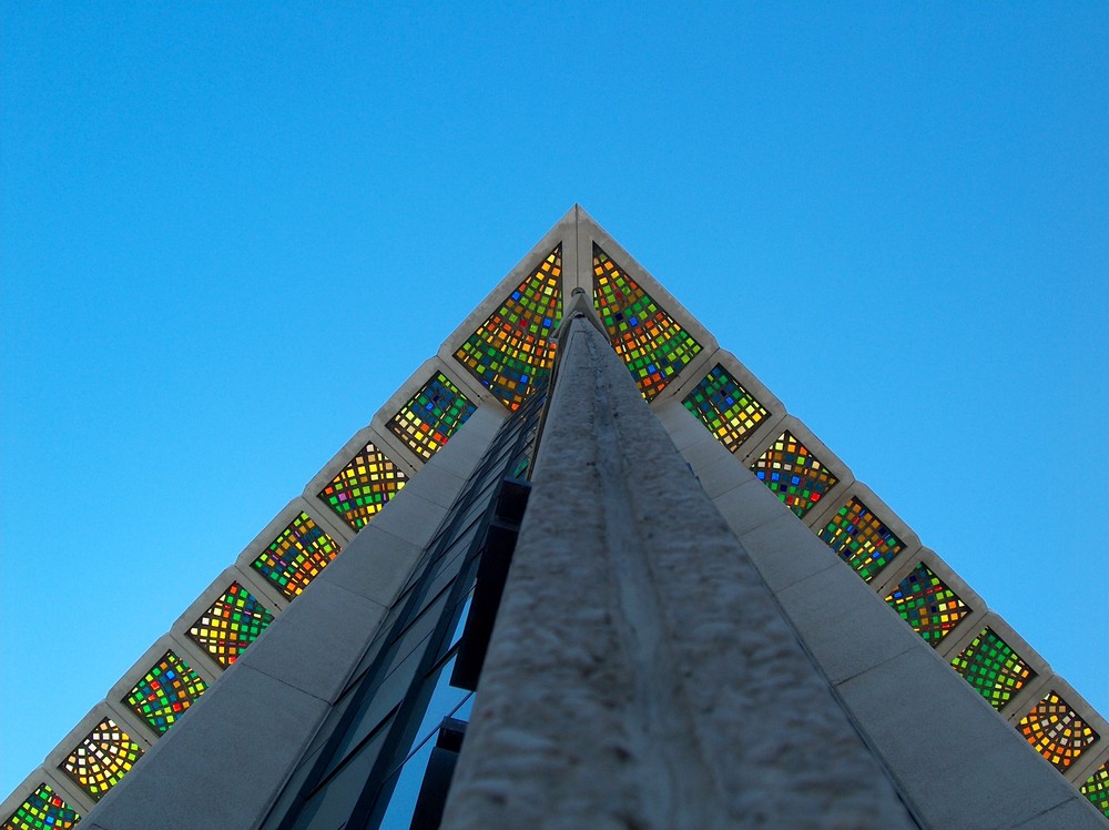 Bankgebäude mit Glasmosaik in LA