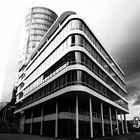 Bankgebäude monochrom