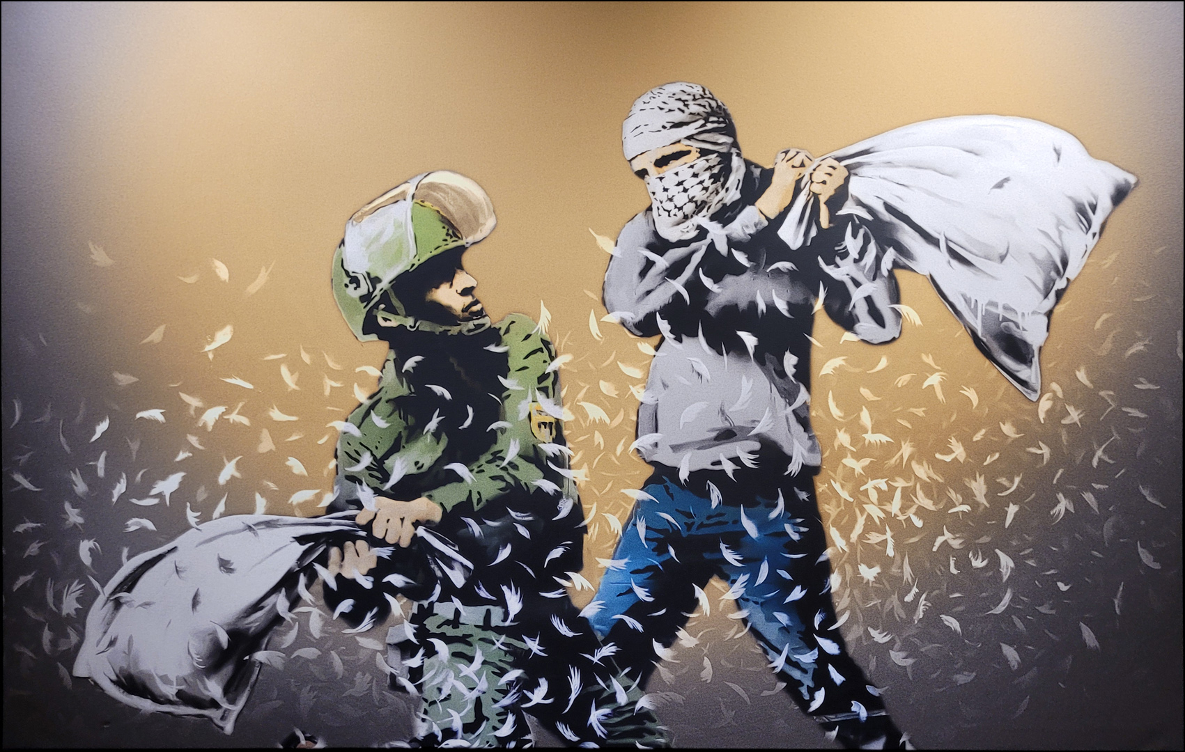 Banksy - Kissen-Schlacht