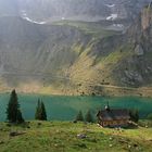 Bannalpsee mit Bergkapelle