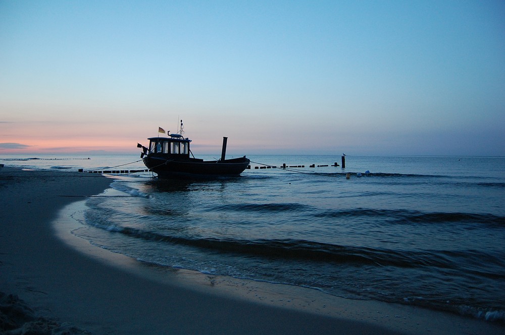 Bansiner Fischerboot am Abend