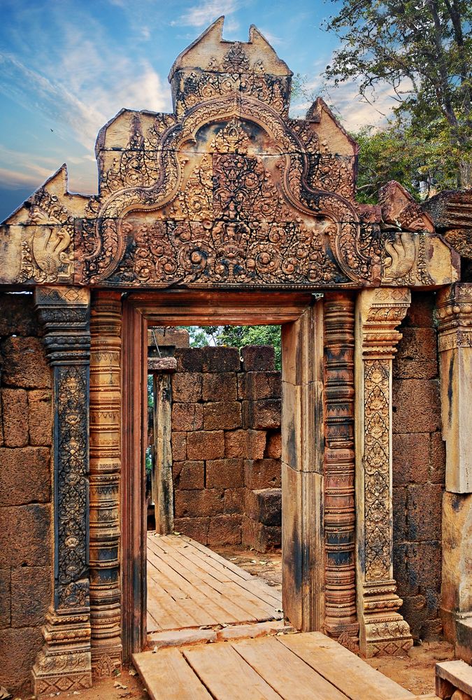 Banteay Srei la porte entière