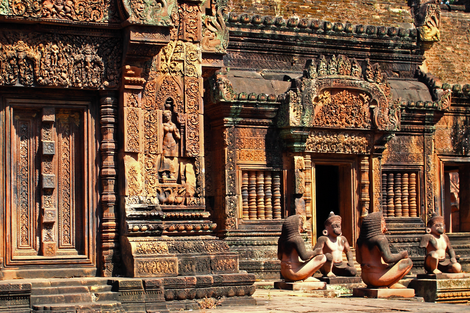 Banteay srei women temple