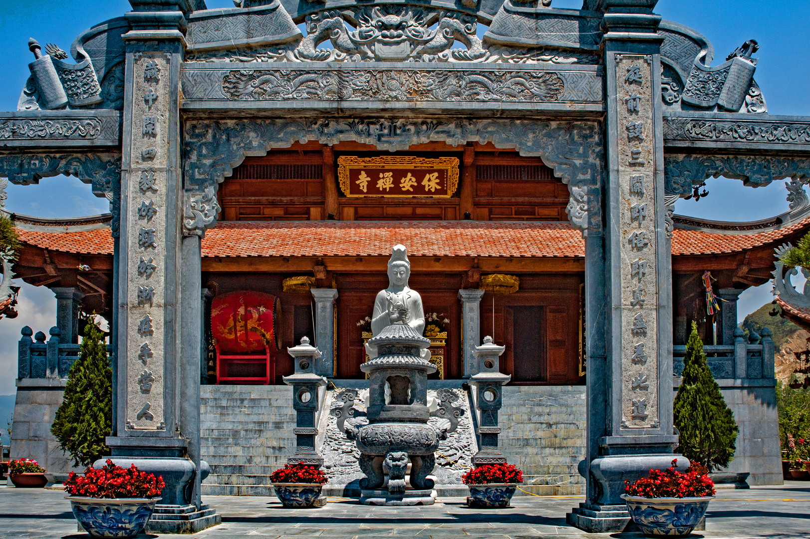 Bao An Pagoda temple at Fansipan bottom station