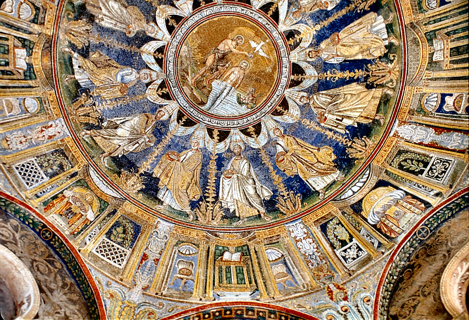 Baptisterium der Kathedrale von Ravenna, Kuppelmosaik