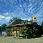 Bar an "belebter" Kreuzung in Cahuita