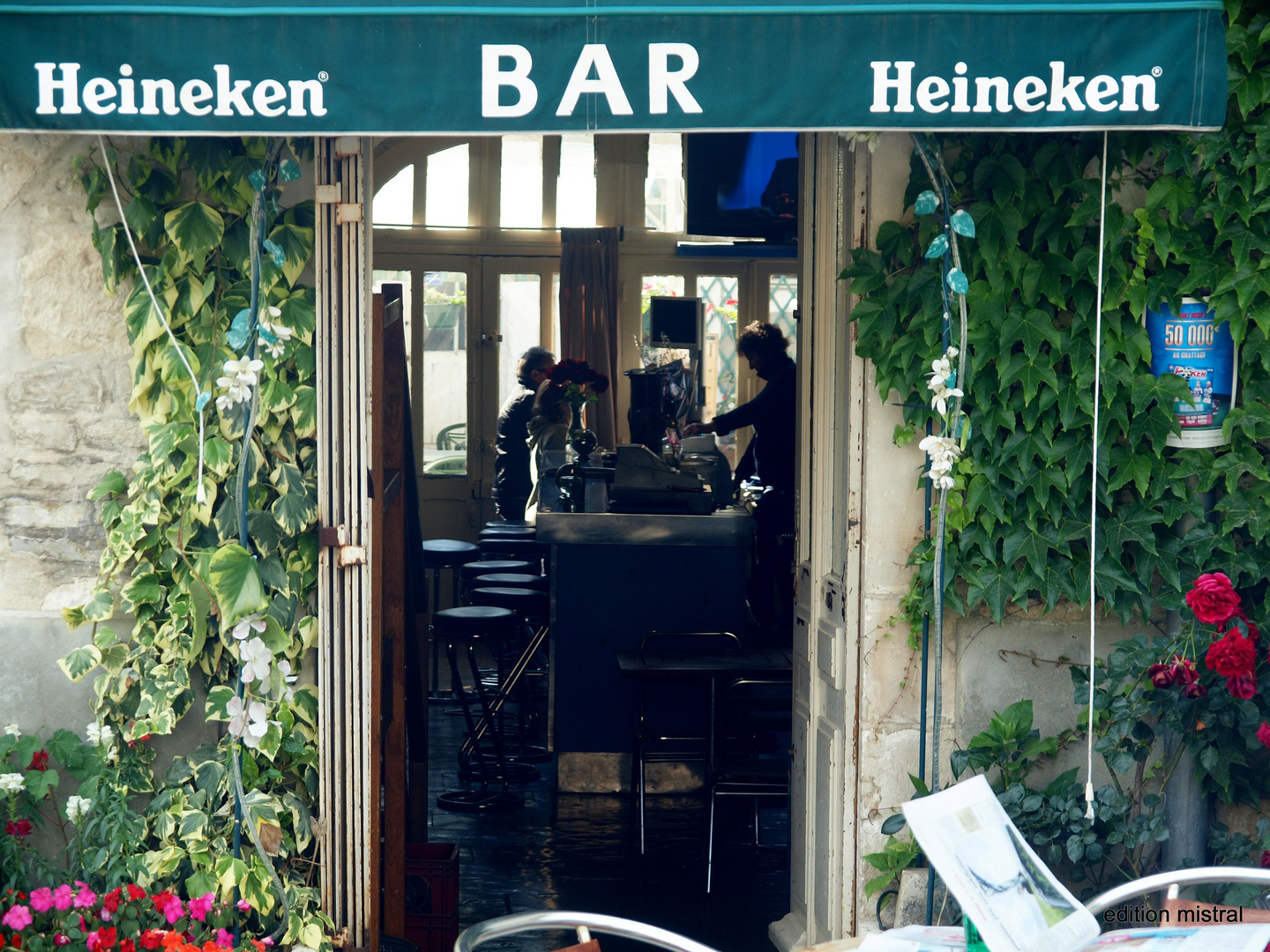 bar vor dem chateau de Tanlay