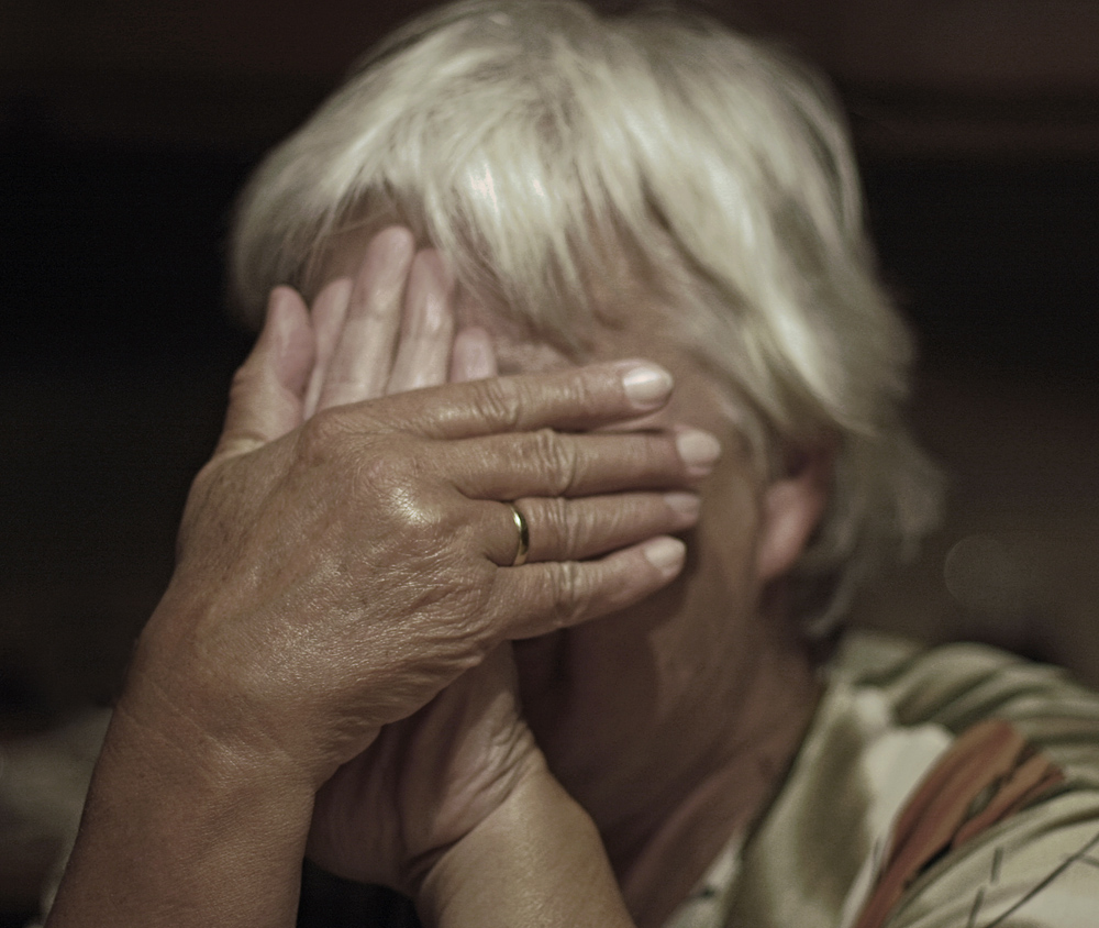 Barbara lauscht begeistert Männergespräche