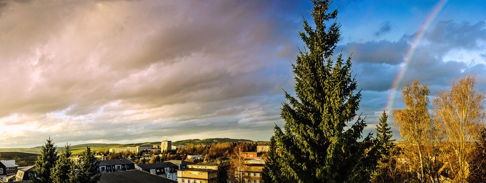 Barbara Uthmann Ring in Annaberg Buchholz mit Regenbogen