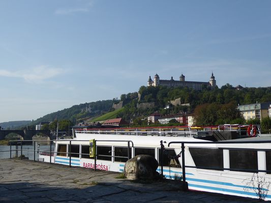Barbarossa vor der Festung....