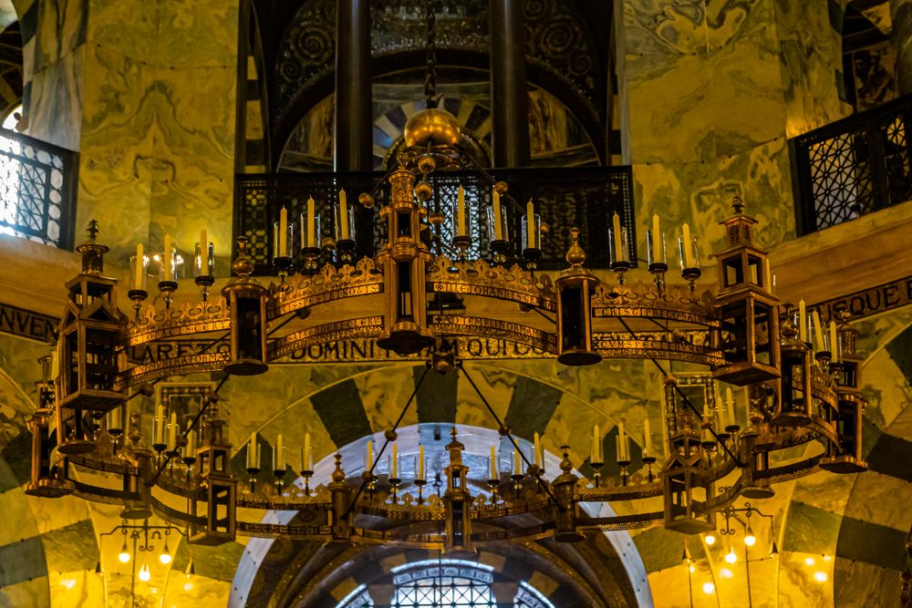 Barbarossaleuchter im Aachener Dom