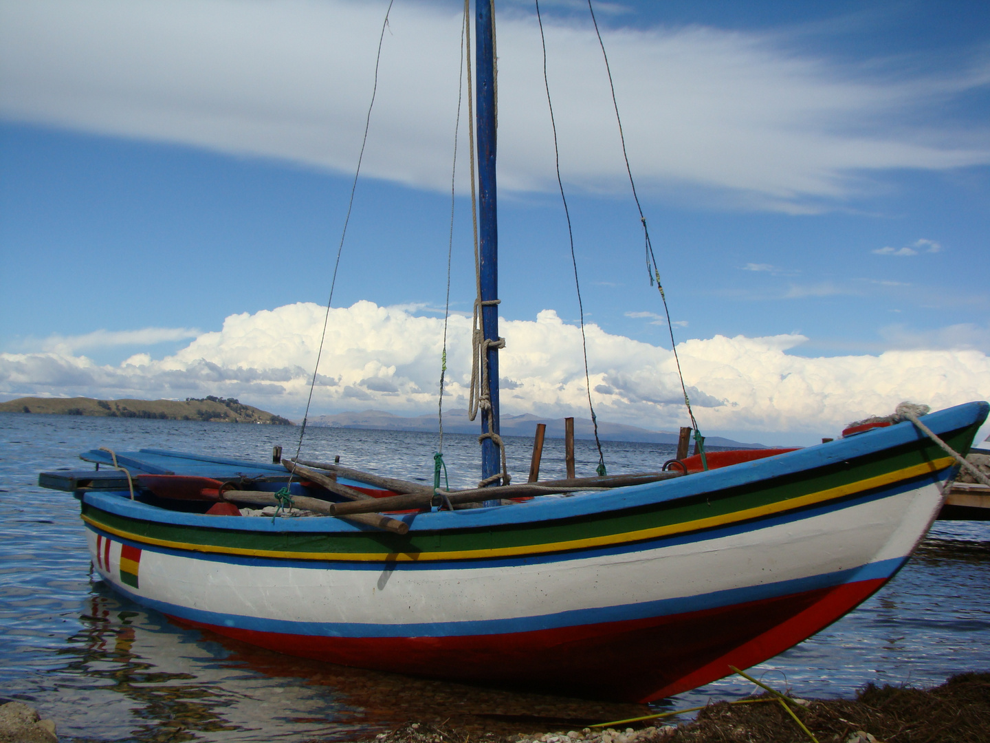 Barca en el lagoTiticaca