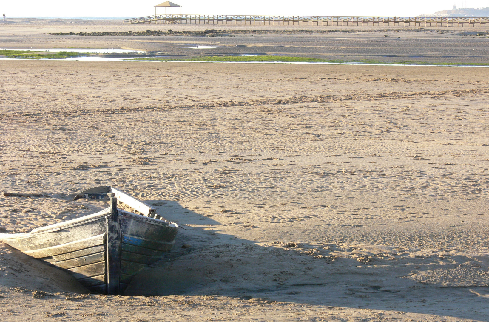 Barca encallada en la playa