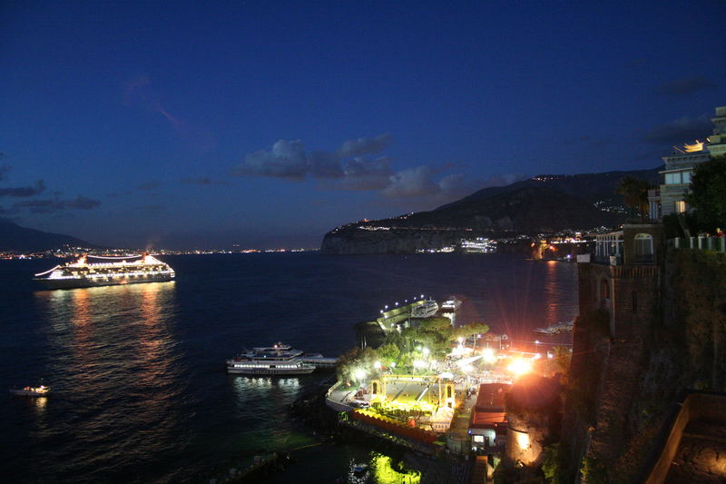 Barca in rada nella penisola sorrentina