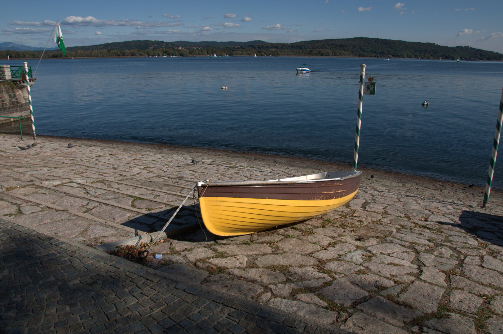 barca sul lago