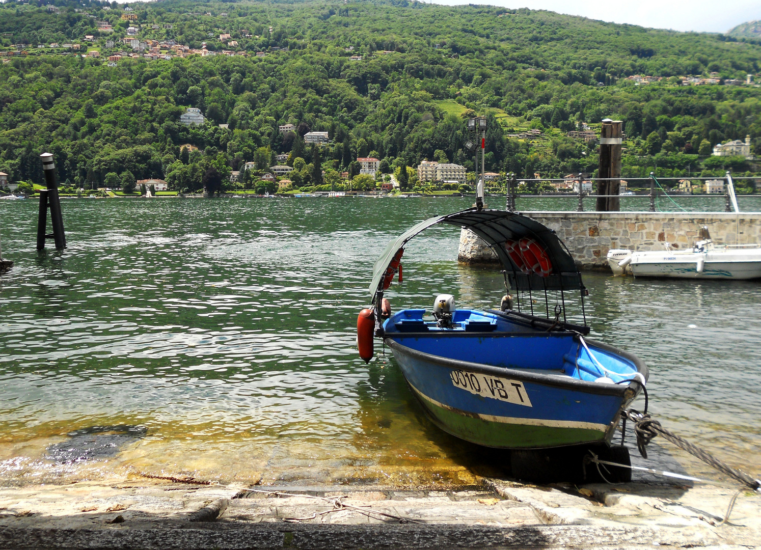 barca sul lago