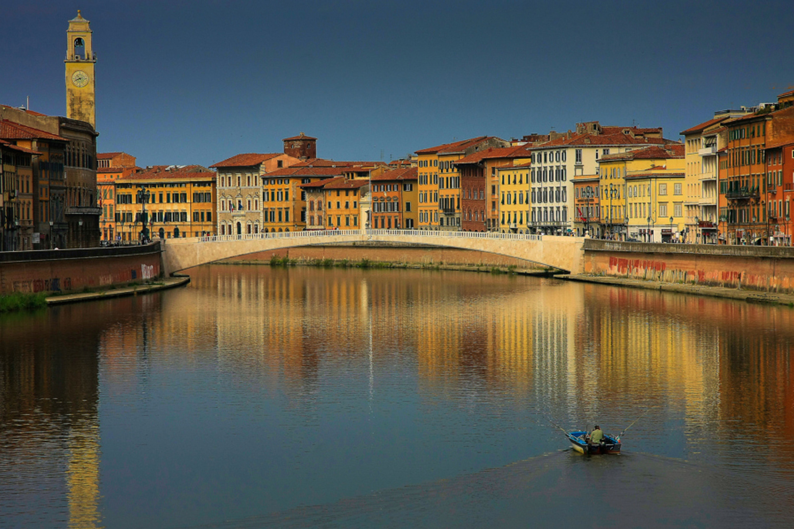 Barca sull' Arno a Pisa