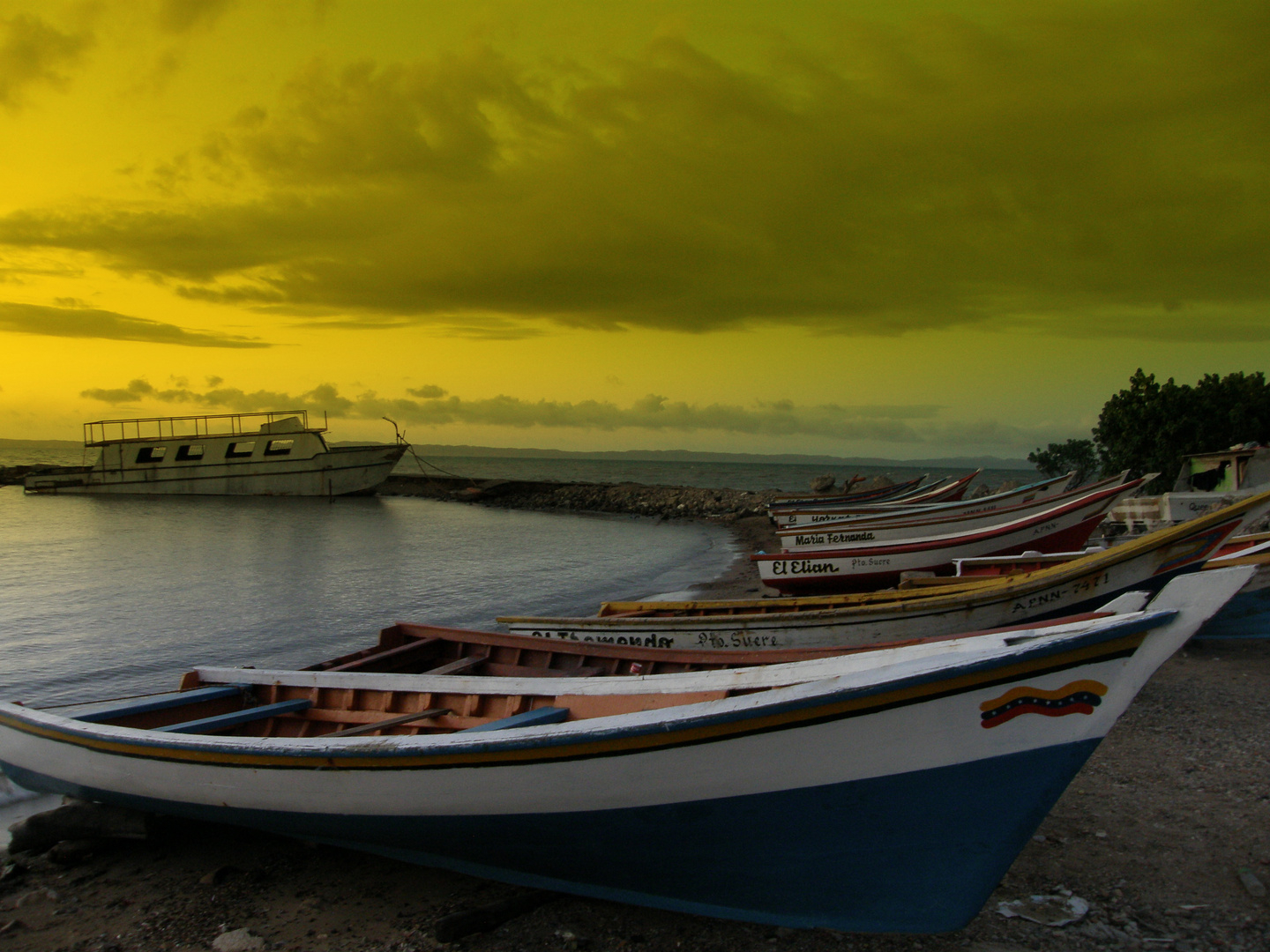 barcas en la perimetral de Cumaná