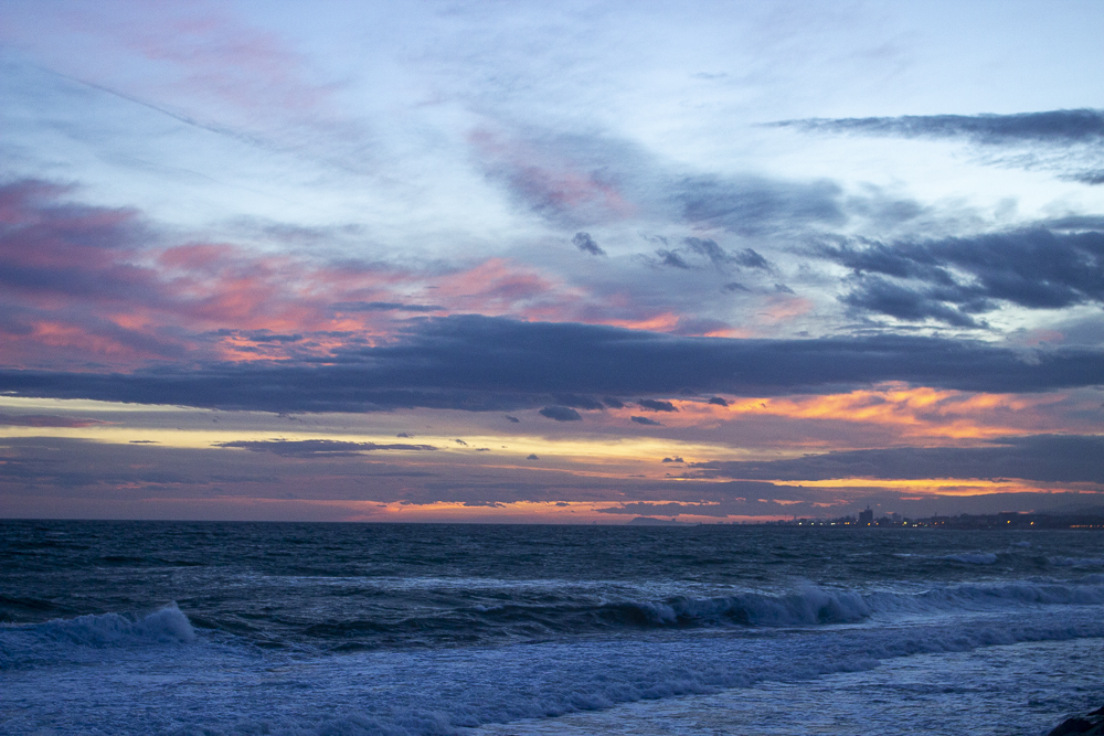 Barcelona al atardecer - desde el Maresme