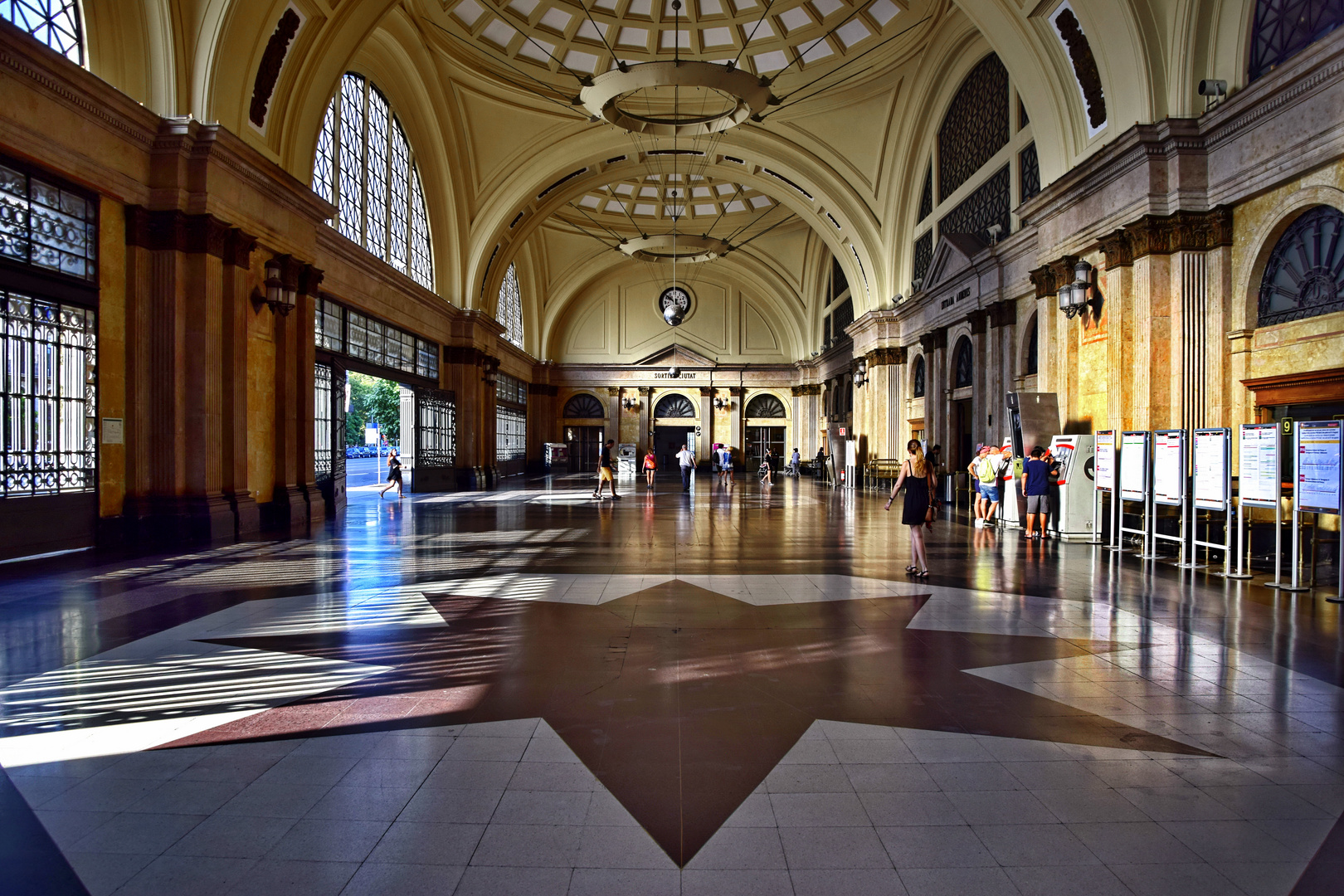 Barcelona: Bahnhofshalle Estación de Francia