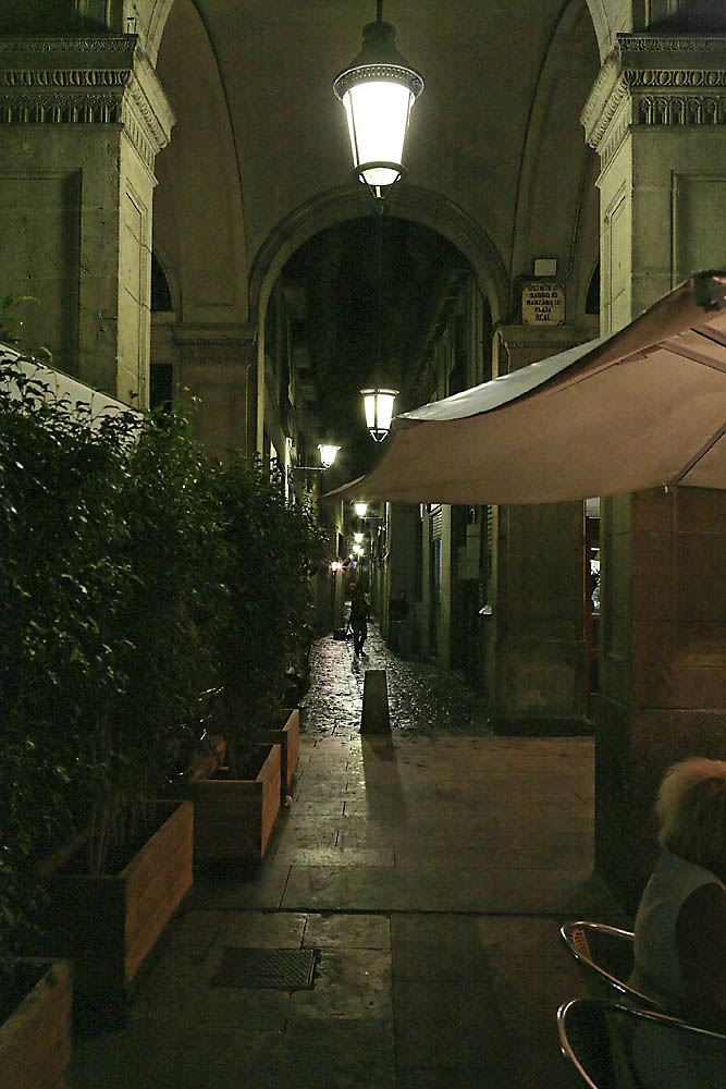 Barcelona - Gasse an der Placa Reial