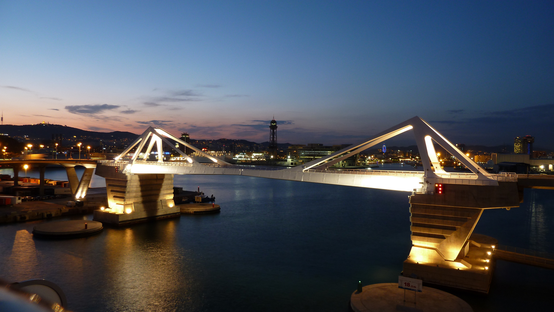 Barcelona-Hafen am Abend