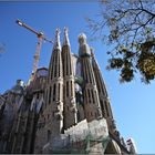 Barcelona, la "Sagrada Familia", mit Baukranen.