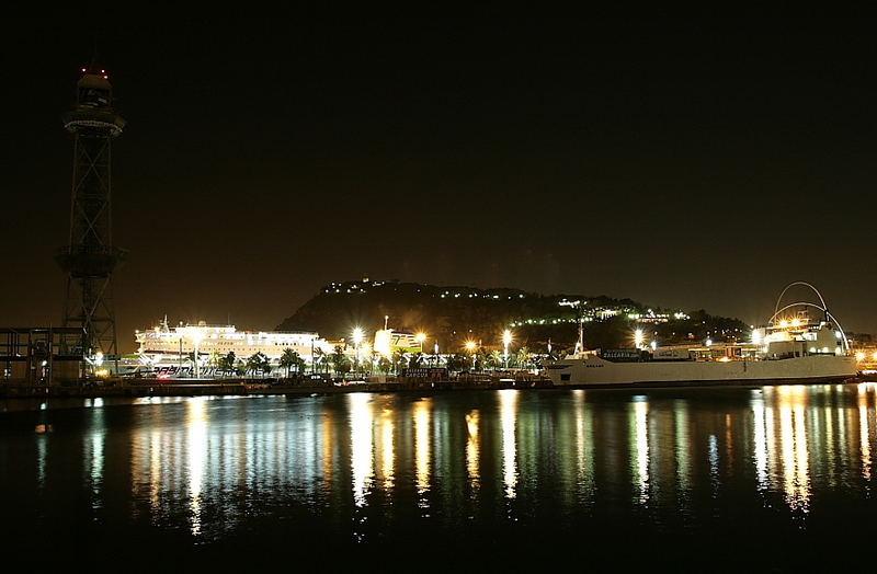 Barcelona´s Hafen bei Nacht