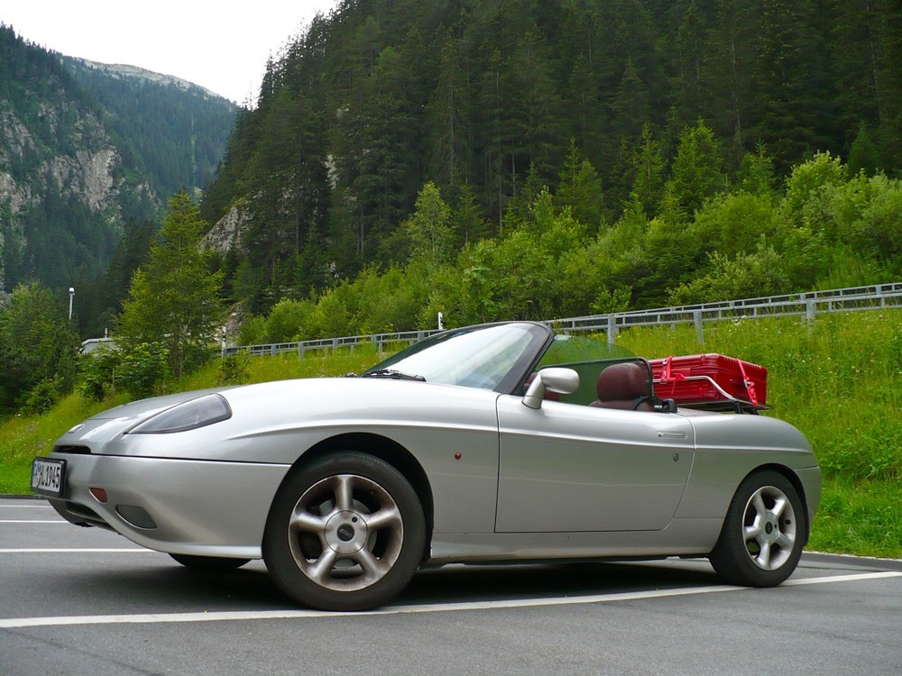 barchetta mit schwerem Gepäck ab in den Süden