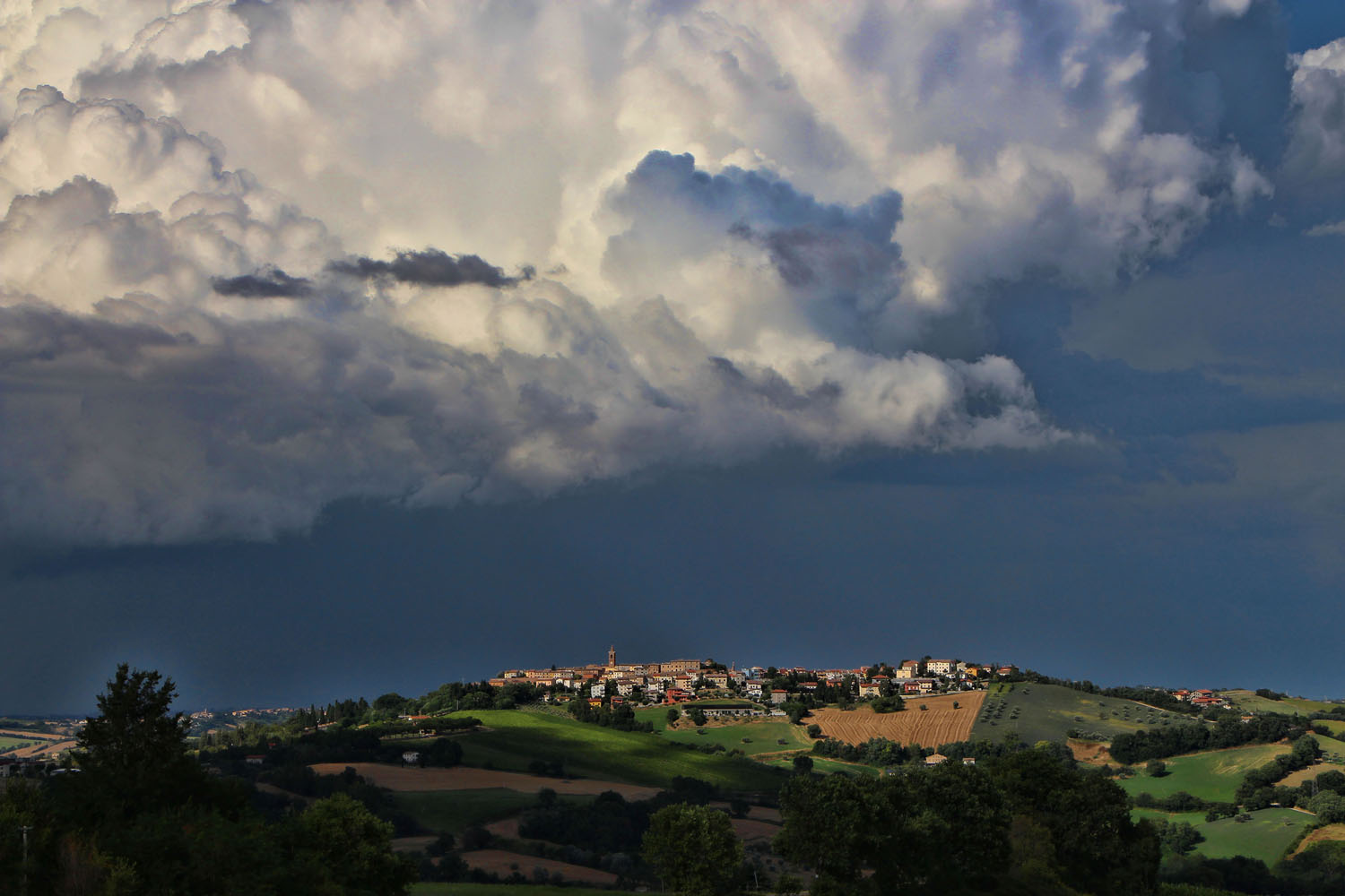 Barchi unter Gewitterwolken...