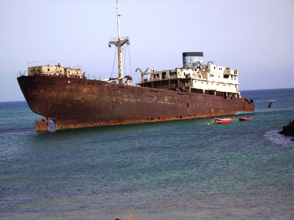 Barco encallado