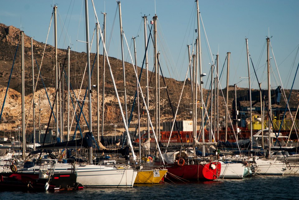 Barcos en el Puerto de Cartagena, España