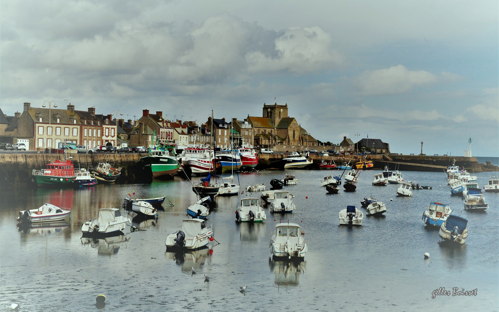 Barfleur, le port à marée basse