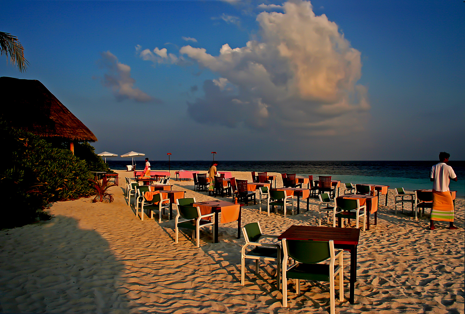 Barfuss zum Dinner am Strand