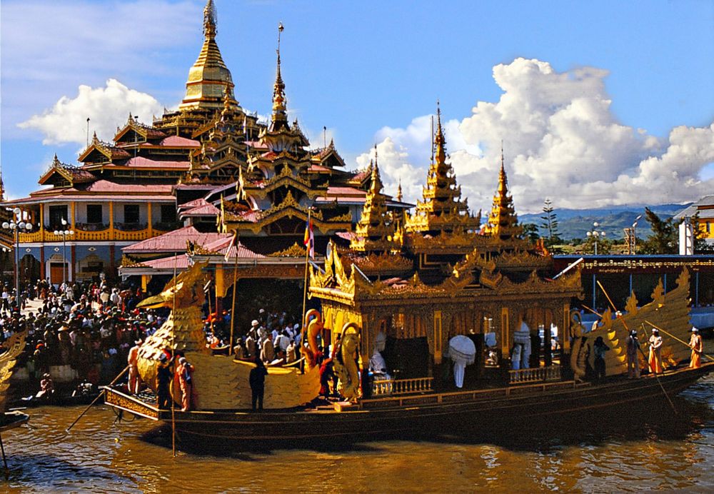 Barge royale et pagode