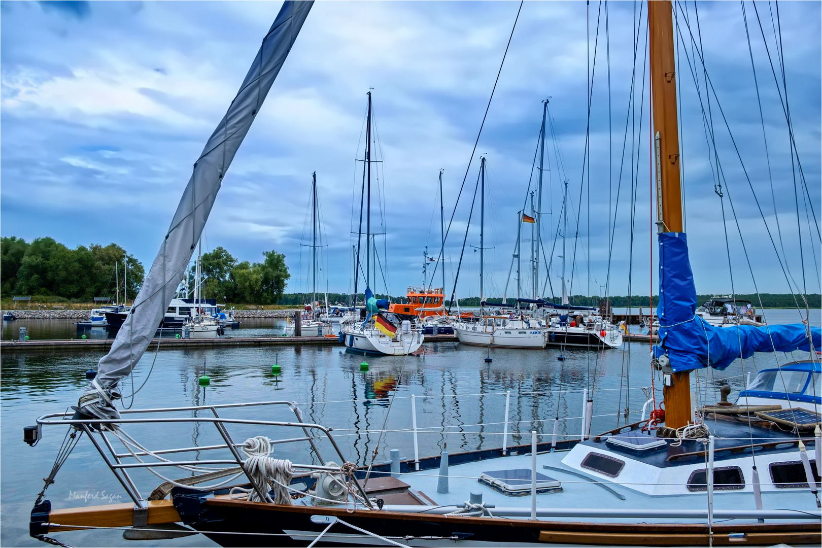 Barhöft- kleiner Hafen in der Vorpommerschen Boddenlandschaft... 