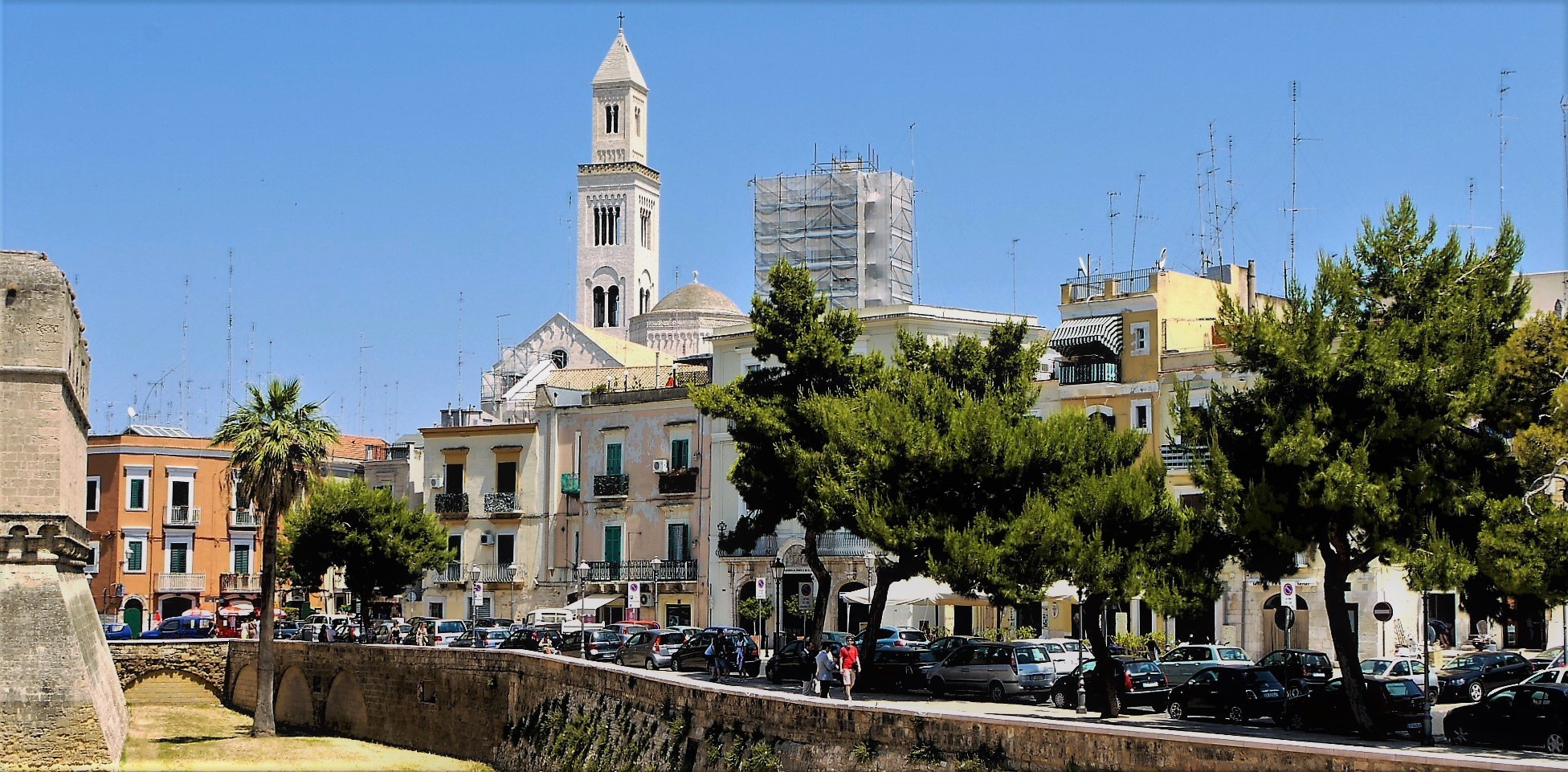 Bari von der Festung aus gesehen mit Blick auf San Sabino