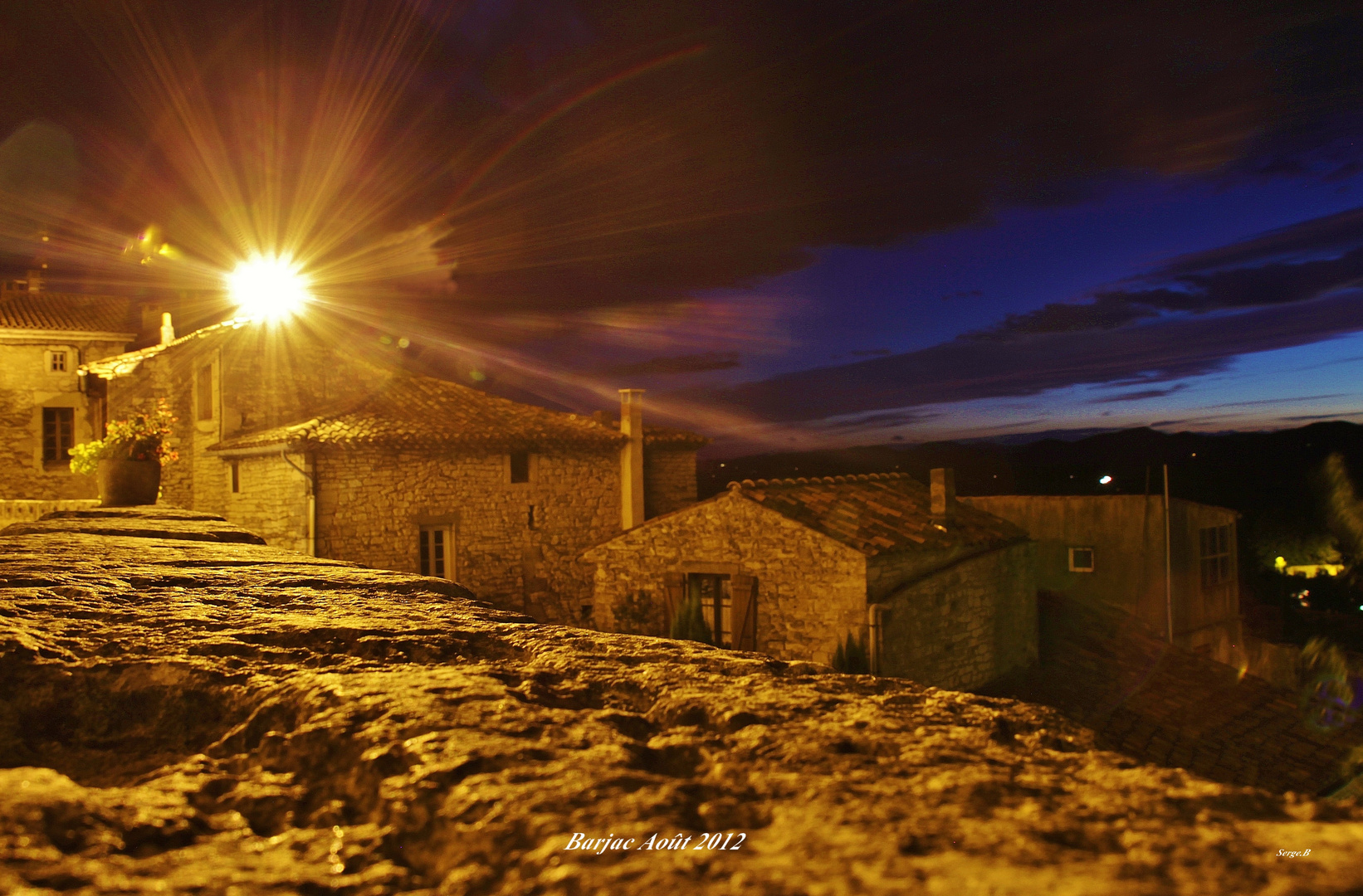 Barjac ,la nuit.