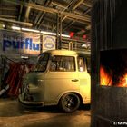 Barkas am Feuer